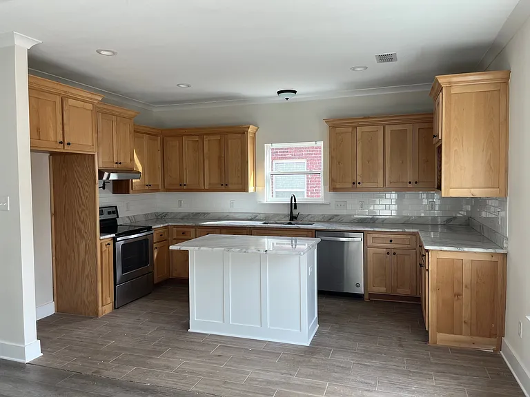 917 Vista Dr — Photo 4