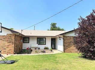 317 SE 2nd St, Mooreland, OK 73852
