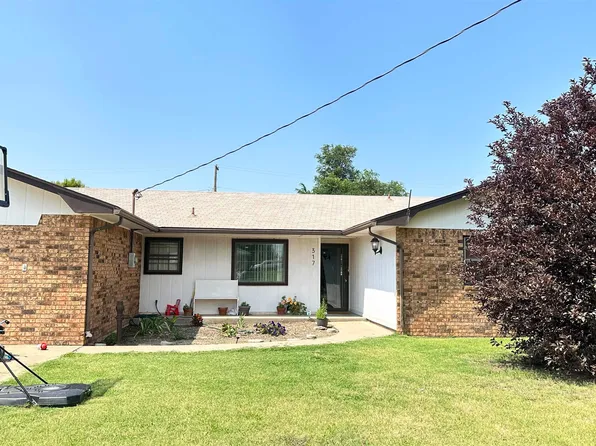 317 SE 2nd St, Mooreland, OK 73852