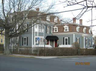 347 Broadway APT 3, Newport, RI 02840