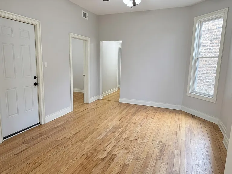 2128 W Cermak Rd #2 — Photo 4