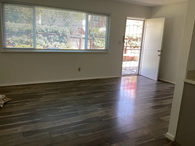 461 Clifton St #F — Photo 11