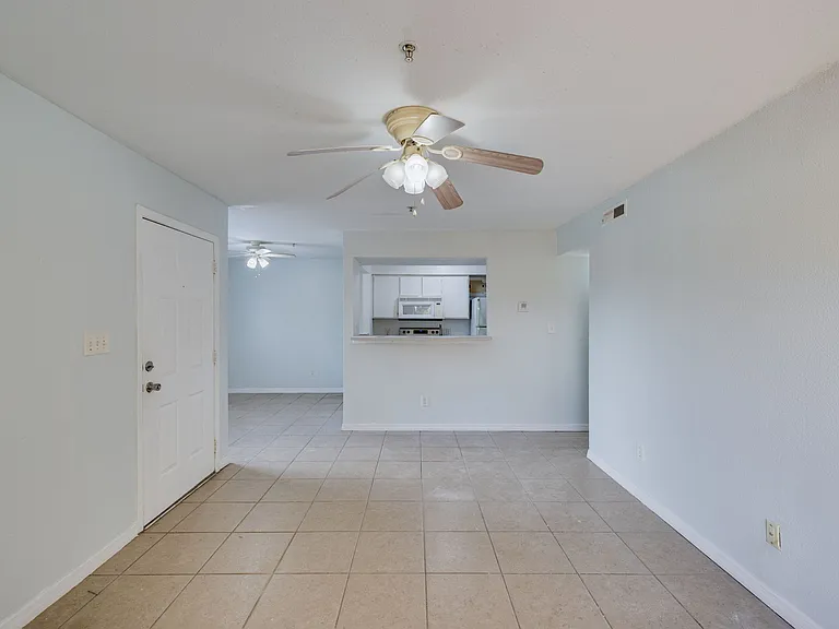 2865 Winkler Ave #402 — Photo 8