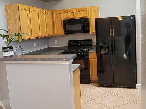 5th image of 405 Valle Fertil Dr