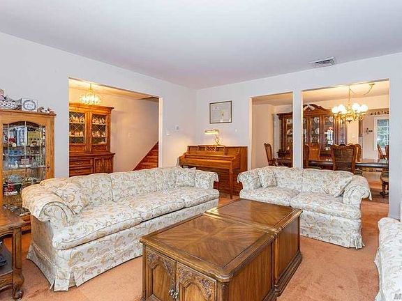 5th image of 178 Berry Hill Ct
