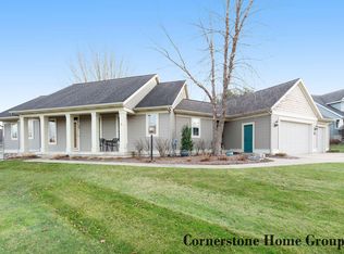 82 Riverchase Dr NE, Rockford, MI