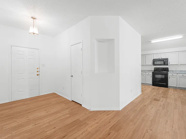 9825 Tyler Dr — Photo 11