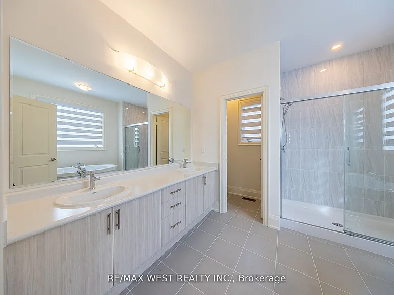 2215 Crystal Dr — Photo 24