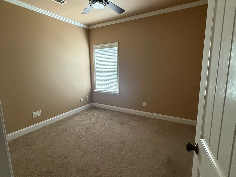 1020 Barrett Dr — Photo 6