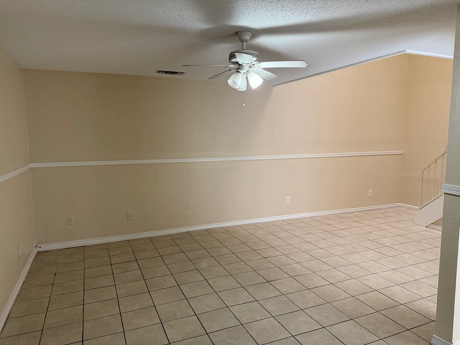 722 Vouray Dr — Photo 4