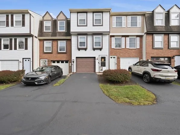 105 Bonnie Brae Dr, Coraopolis, PA 15108