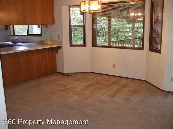 2nd image of 318 Rosewood Ct