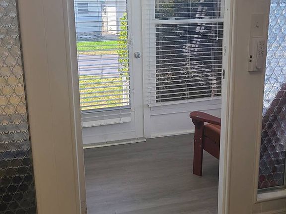 5th image of 205 Pier B