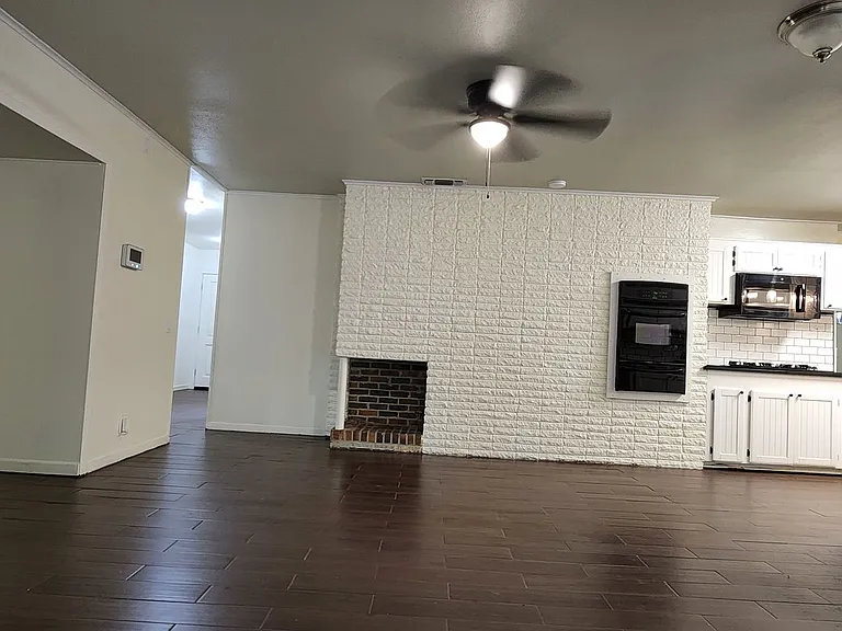 2601 Greenwood St — Photo 23