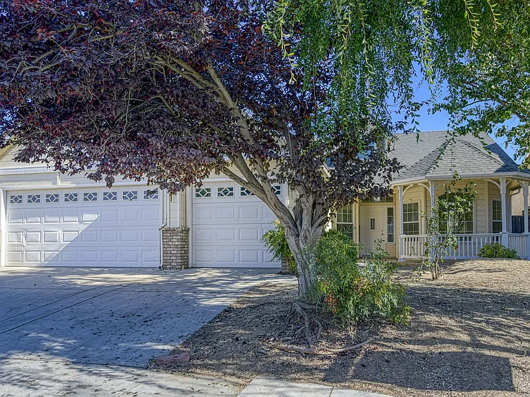 W Celeste Ave — Photo 32