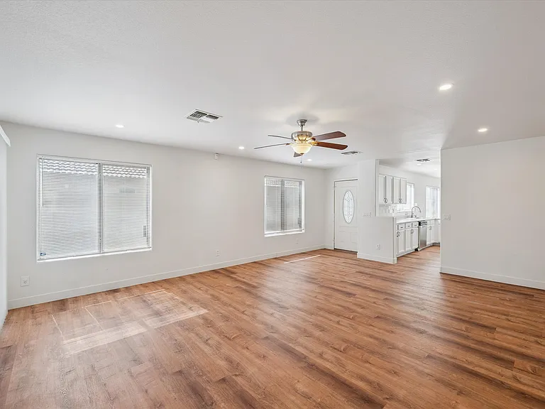 2233 W Alta Vista Rd — Photo 17