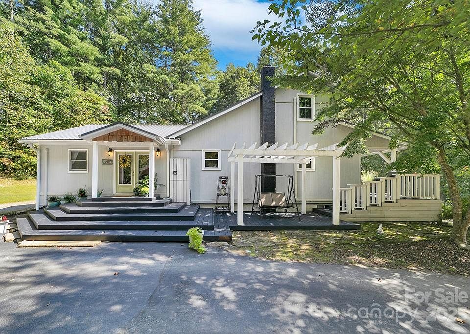 1st image of 165 Orchard Ln
