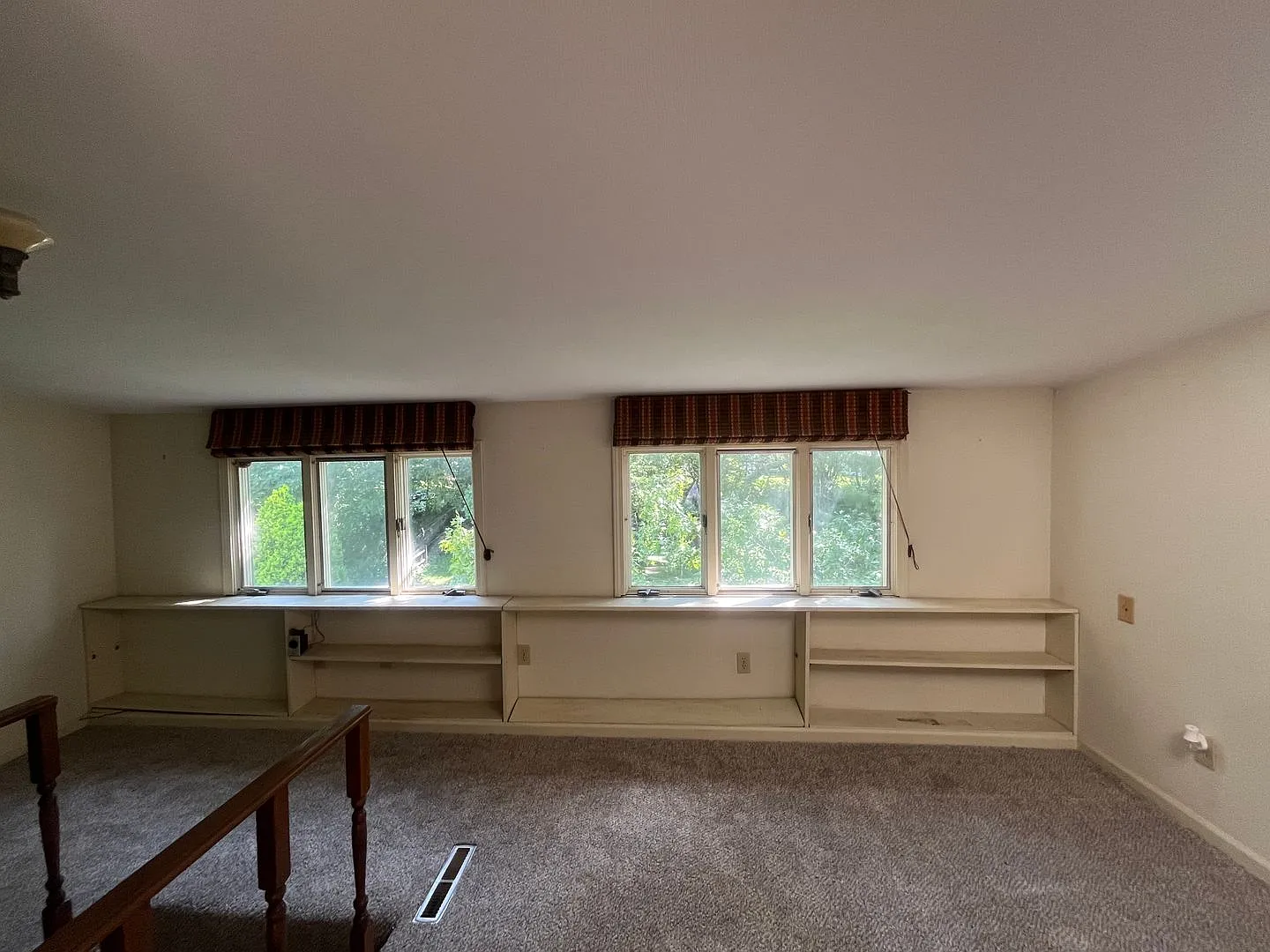 Timeless Elegance in the Highly Desirable Hills and Dales Neighborhood — Photo 4