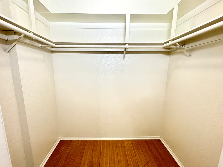 13105 Kornblum Ave — Photo 23
