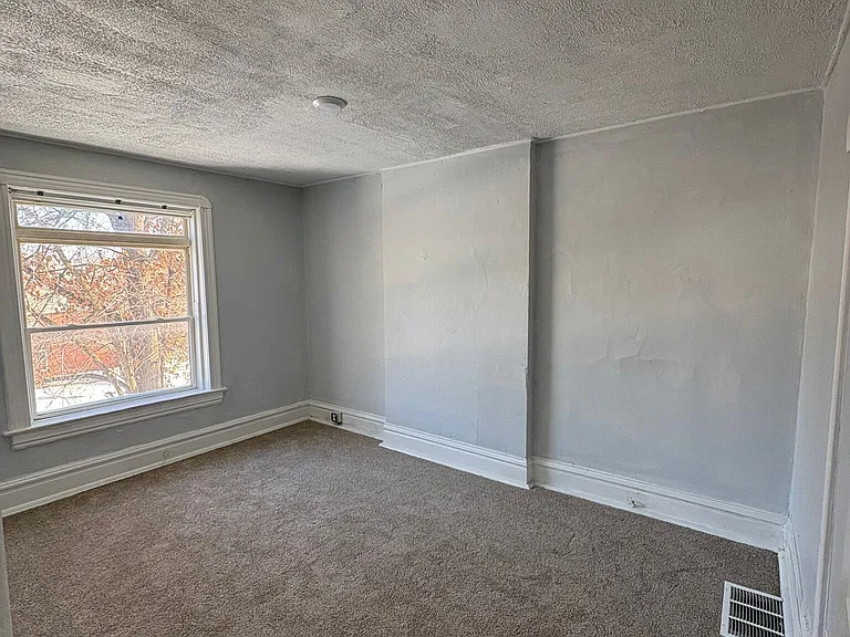 5846 Page Blvd #B — Photo 4