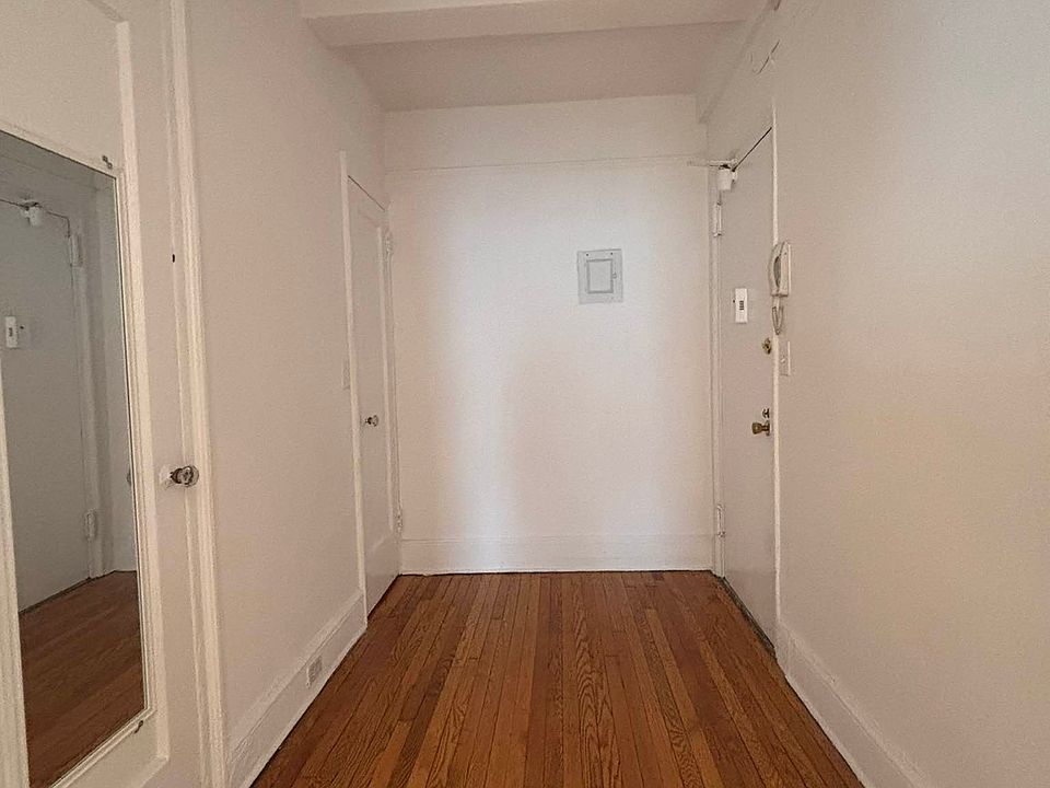 2nd image of 200 W 70th St #4Y