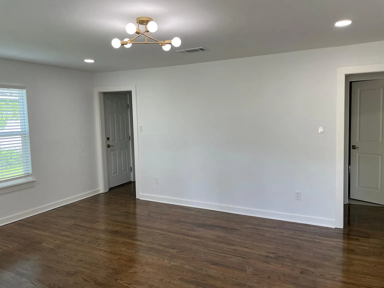 2 bed, 1105 sqft, $1,350 — Photo 2