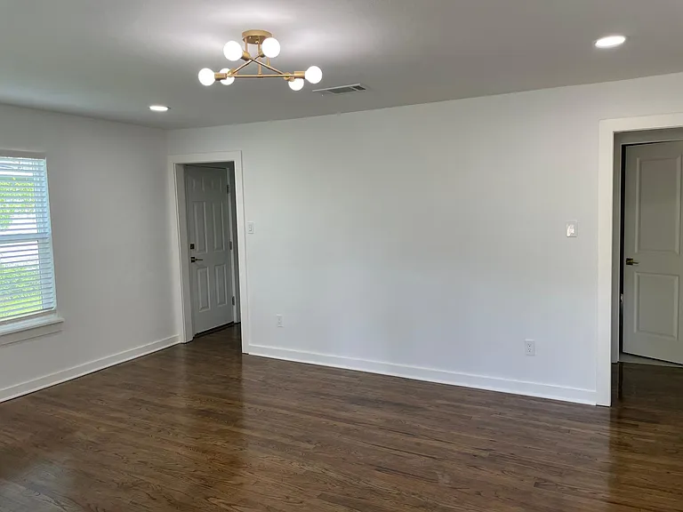 3210 Lamar St — Photo 2