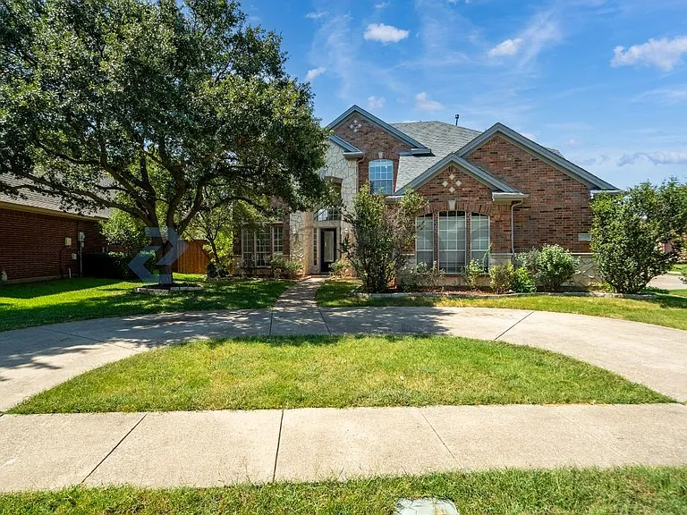 4509 Brittany Dr — Photo 2