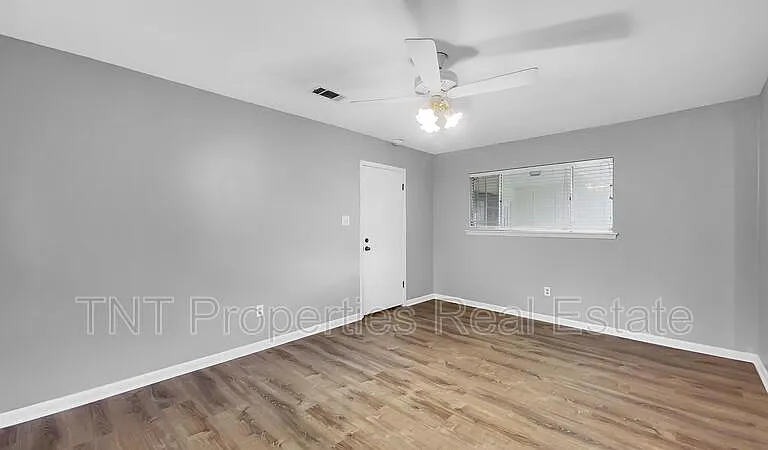1103 Glade St — Photo 7
