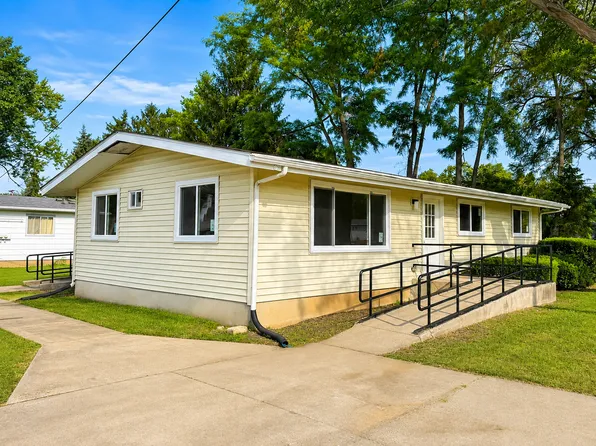 1100 Denhard Dr, Ottawa, IL 61350