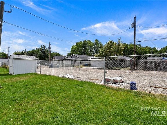 3rd image of 912 4th Ave N