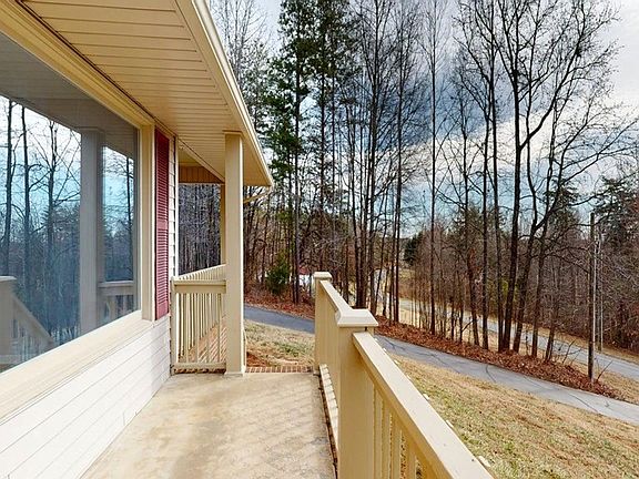 5th image of 2361 Snakepath Rd