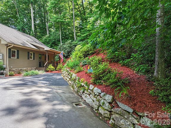 3rd image of 39 Maplewood Dr