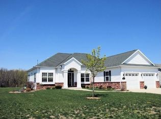 6741 Jamestown Dr, West Bend, WI 53090