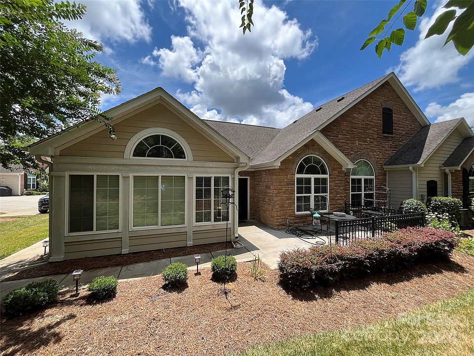 1st image of 164 Lone Oak Cir