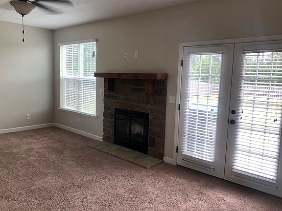 3rd image of 1035 Rosland Cir