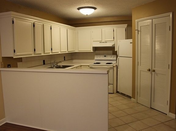 3rd image of 10 Lemoyne Ave #202-A