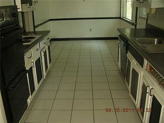 3rd image of 4810 Hornsby Dr