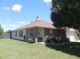 222 Meadowcrest Dr, Terrell, TX 75160