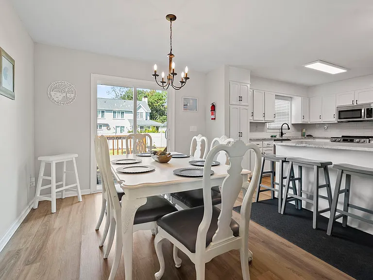 1008 Anne St — Photo 6