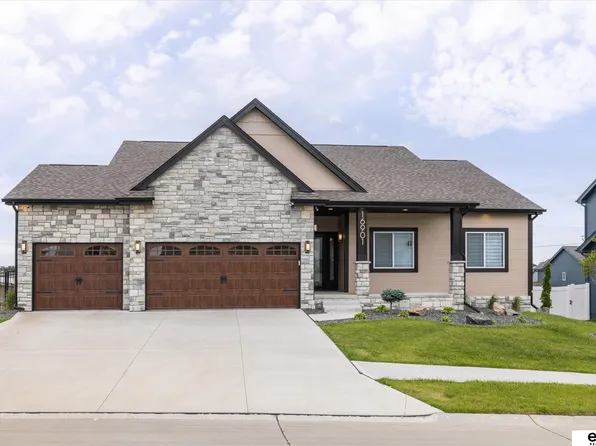 16901 Vernon Ave, Omaha, NE 68116
