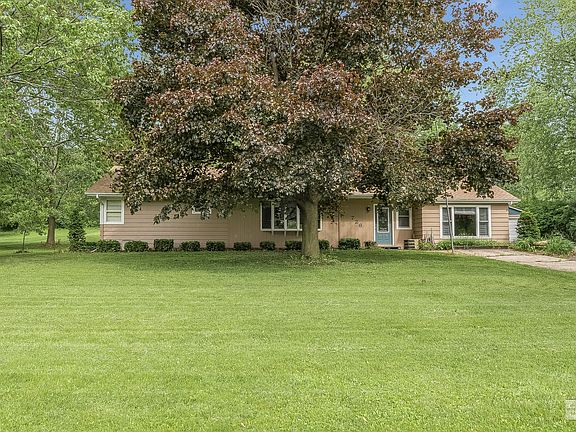 Just shy of an acre lot in unincorporated Kendall County!