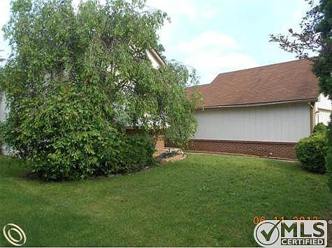 6-11-13 Front_Yard.JPG