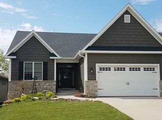 5127 Emeis View Ct, Davenport, IA 52804