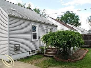 5th image of 5914 Helen St