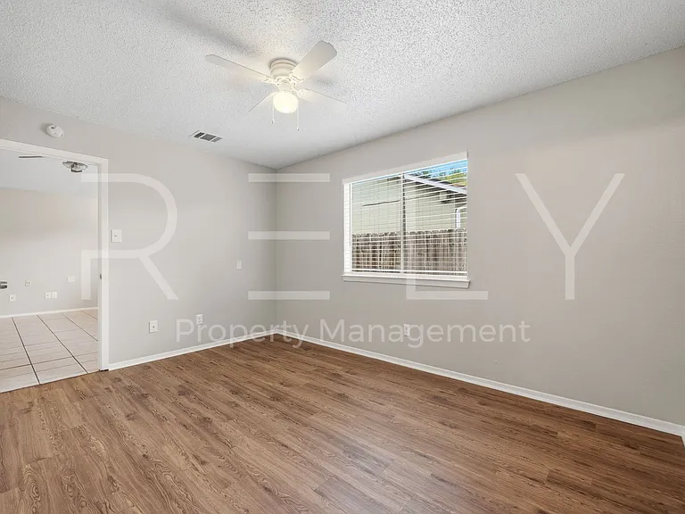 CV-AUS8001 West Gate — Photo 19