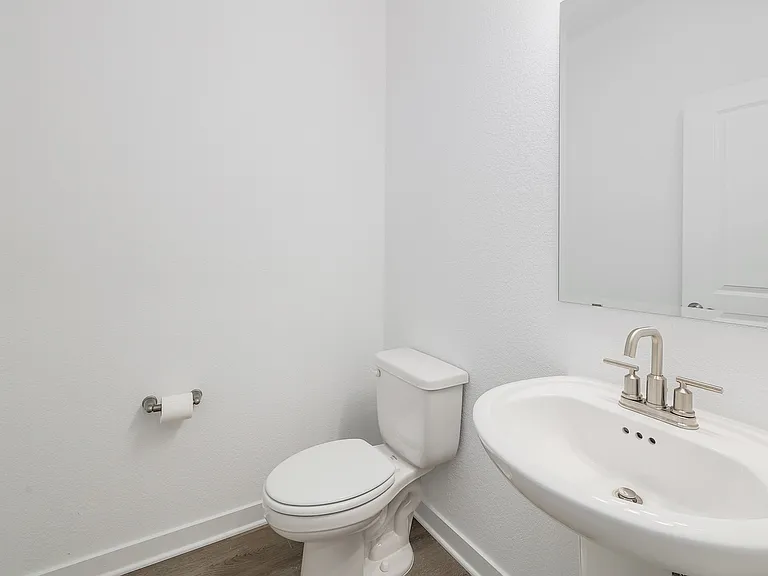 109 Ventura Dr — Photo 22