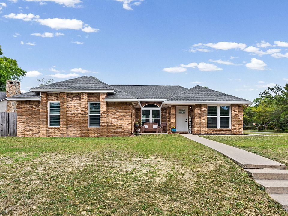 1st image of 943 Ridgewood Way