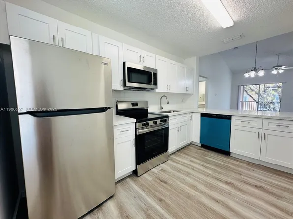 8102 SW 21st Ct #8102, Hollywood, FL 33025