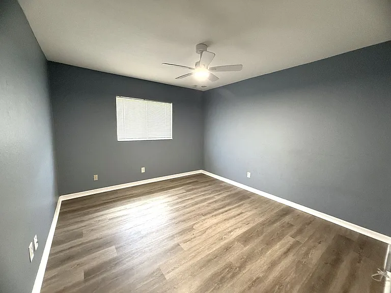 302 NW 2nd Pl — Photo 16
